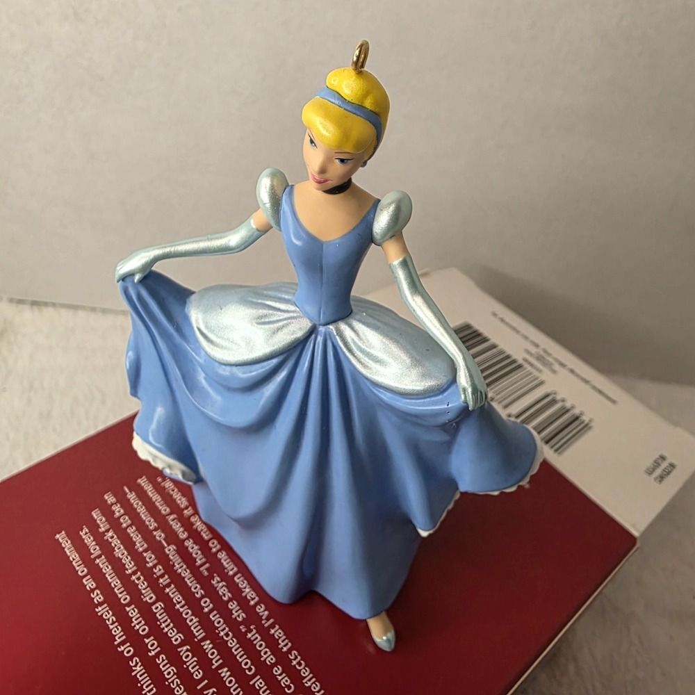 2020 Hallmark A PERFECT FIT Disney Cinderella Keepsake Christmas Ornament‎